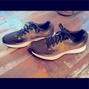 Nike shoes size 7 in women’s